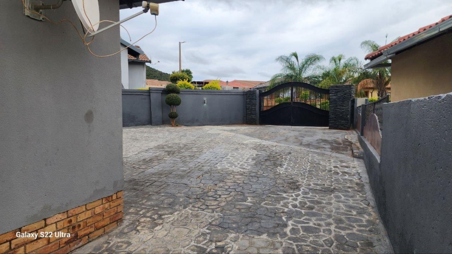 3 Bedroom Property for Sale in Tlhabane North West